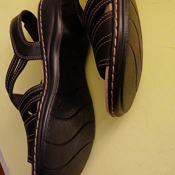 Clark's sandals brown with velcro closure.   Size 7 - Picture 3 of 5